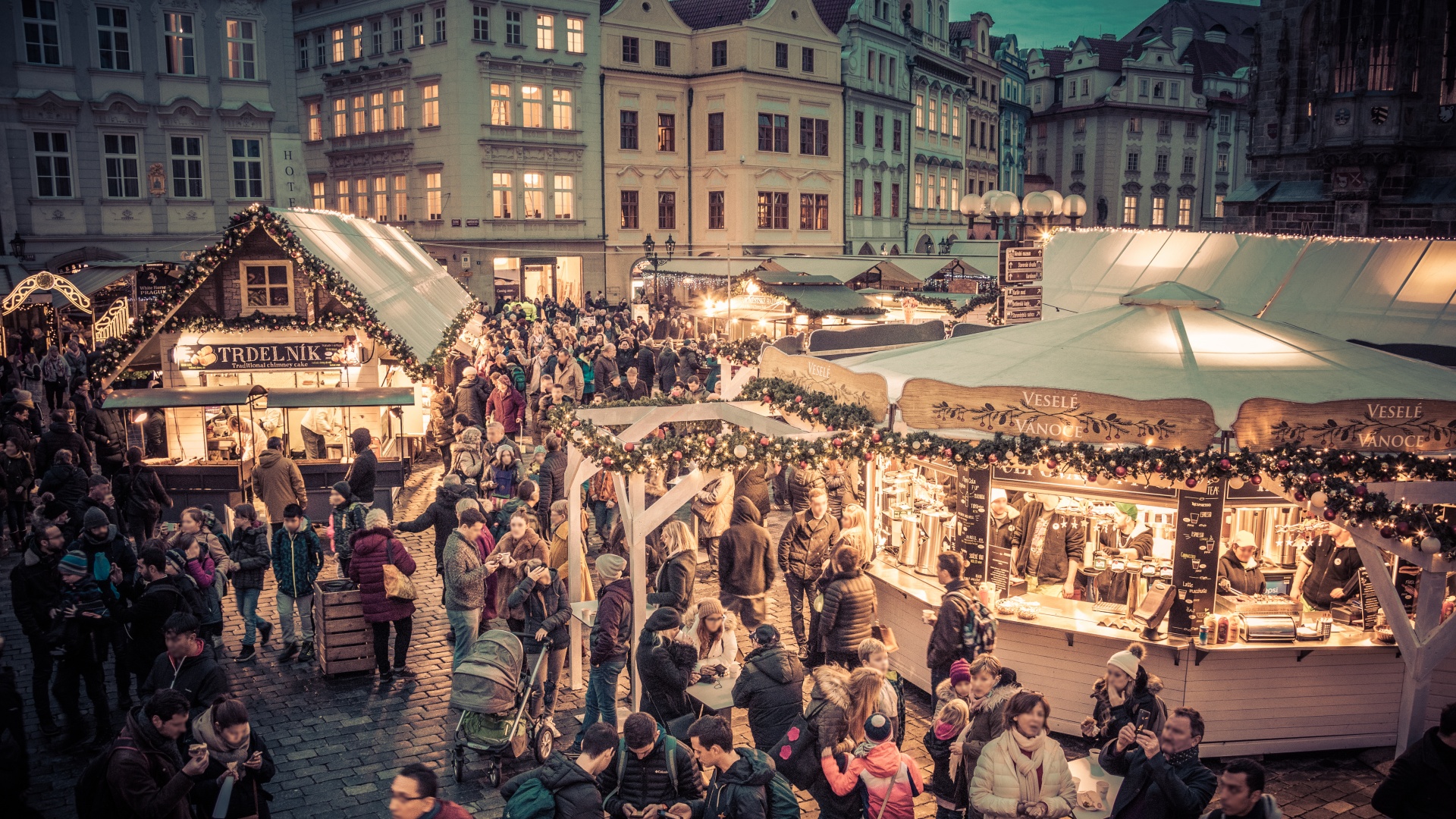 Tjekkiet er kendt for sine julemarkeder, hvor turister flokkes hver december.